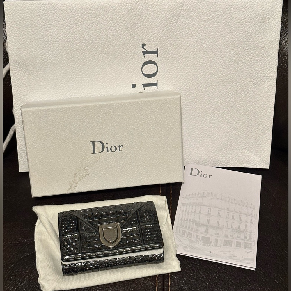 Diorama Wallet